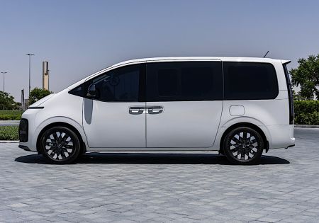 Hyundai STARIA 11-seater bus 2026
