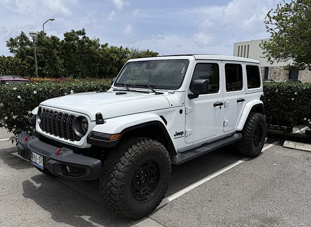 Jeep Wrangler Sahara Cabrio electric Sunroof Unlimited ( 2025)