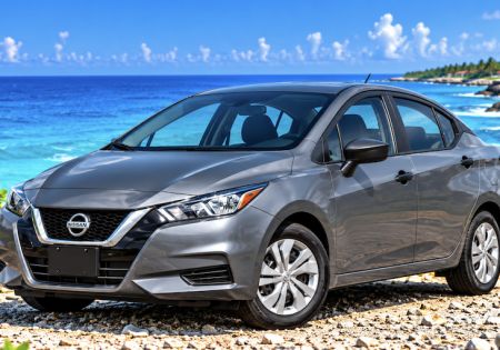 Nissan Versa sedan Automatic R