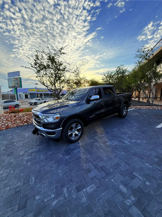 2024 Dodge Ram Laramie – HEMI eTorque 5.7